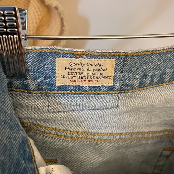 Levi's 501 Shorts - Picture 4 of 5